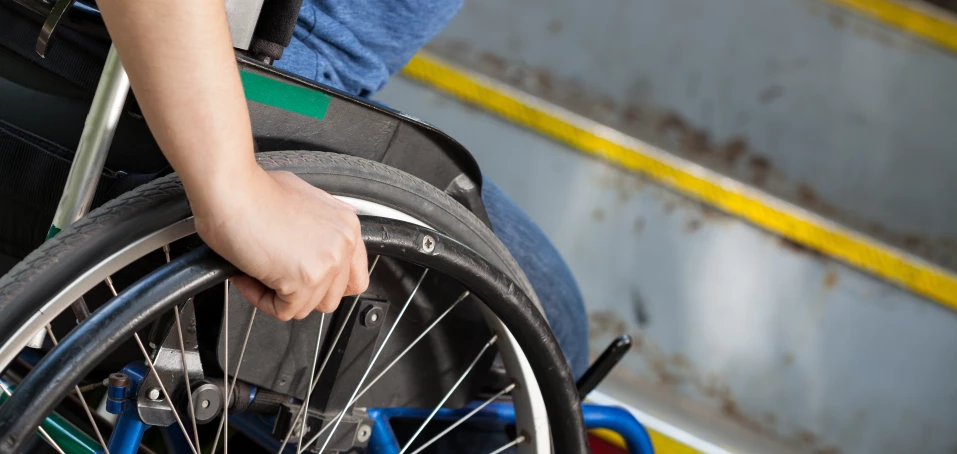 Invalidní vozík umí nemocným s roztroušenou sklerózou zlepšit život